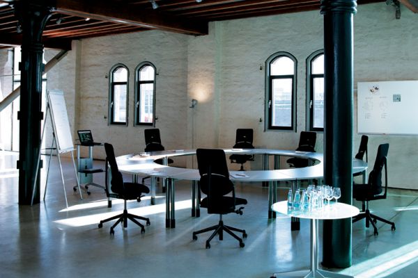 conferencing-quadrino2ED10FE2-D01D-AEEF-5939-F4E44893E10F.jpg