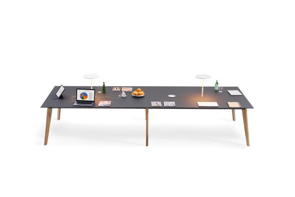 table-cubbE491AE43-A3F9-924F-E6E7-47E57DF0EC1D.jpg