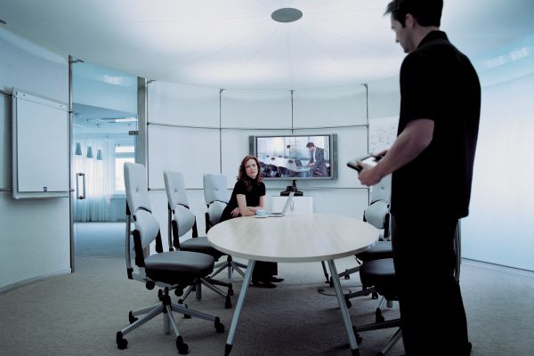 table-ovale-frisco24283726-EB6C-ECE2-CCE2-C376A3DABD8C.jpg